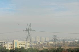 شهر غرق در دود