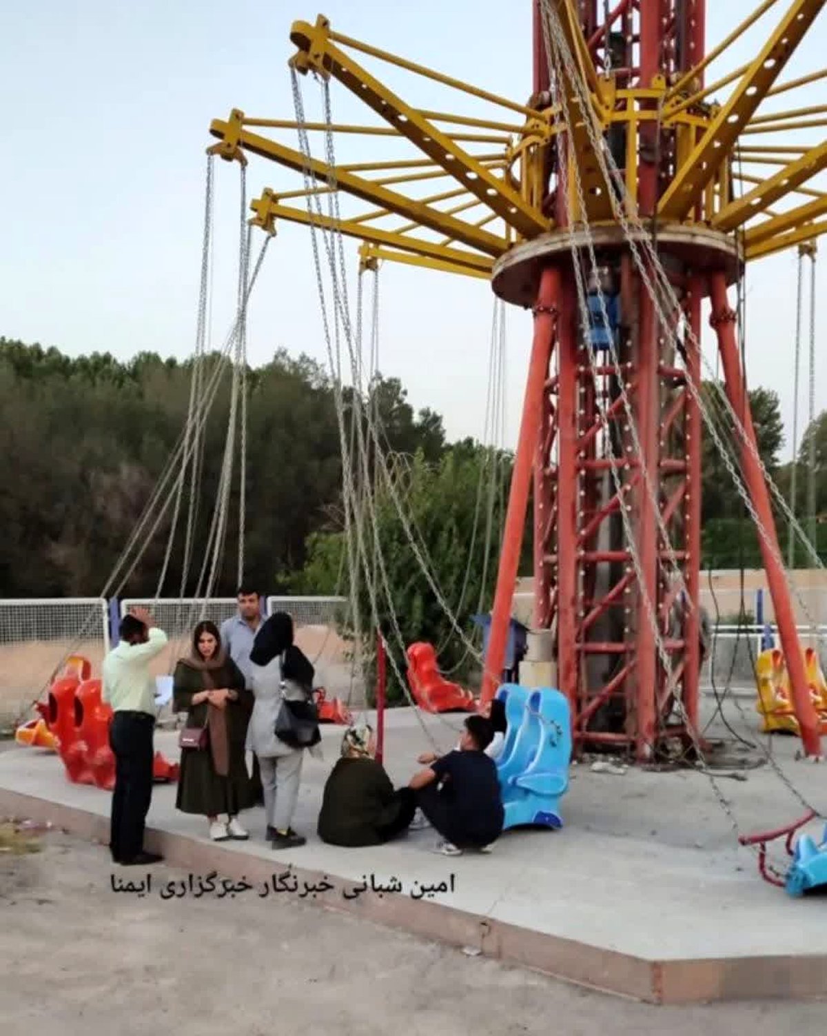 سقوط تاب گردان در شهربازی ناژوان اصفهان + فیلم