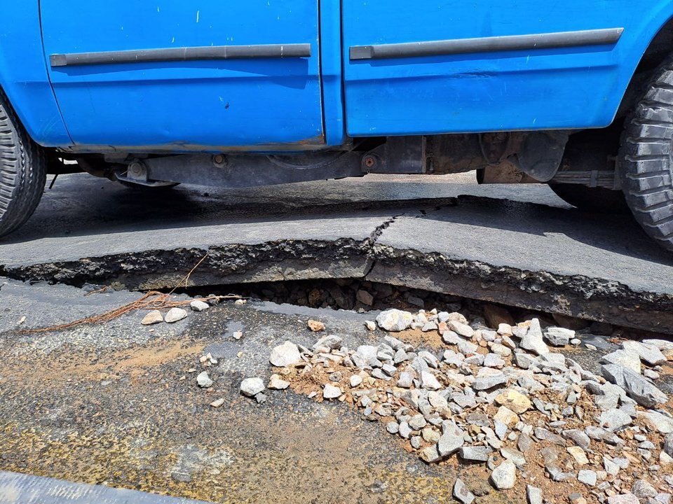 فرونشست و شکستگی لوله آب در خیابان حکیم نظامی+ ویدئو و توضیحات تکمیلی