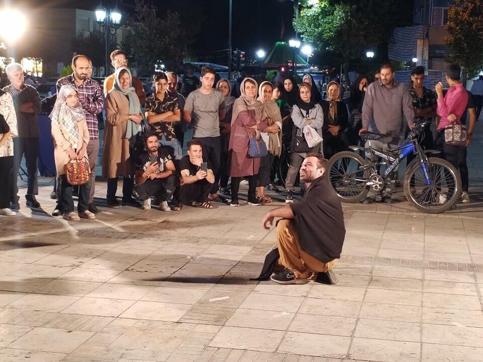 گفتگو با ایمان ماندگاری کارگردان نمایش خیابانی خواب آرام