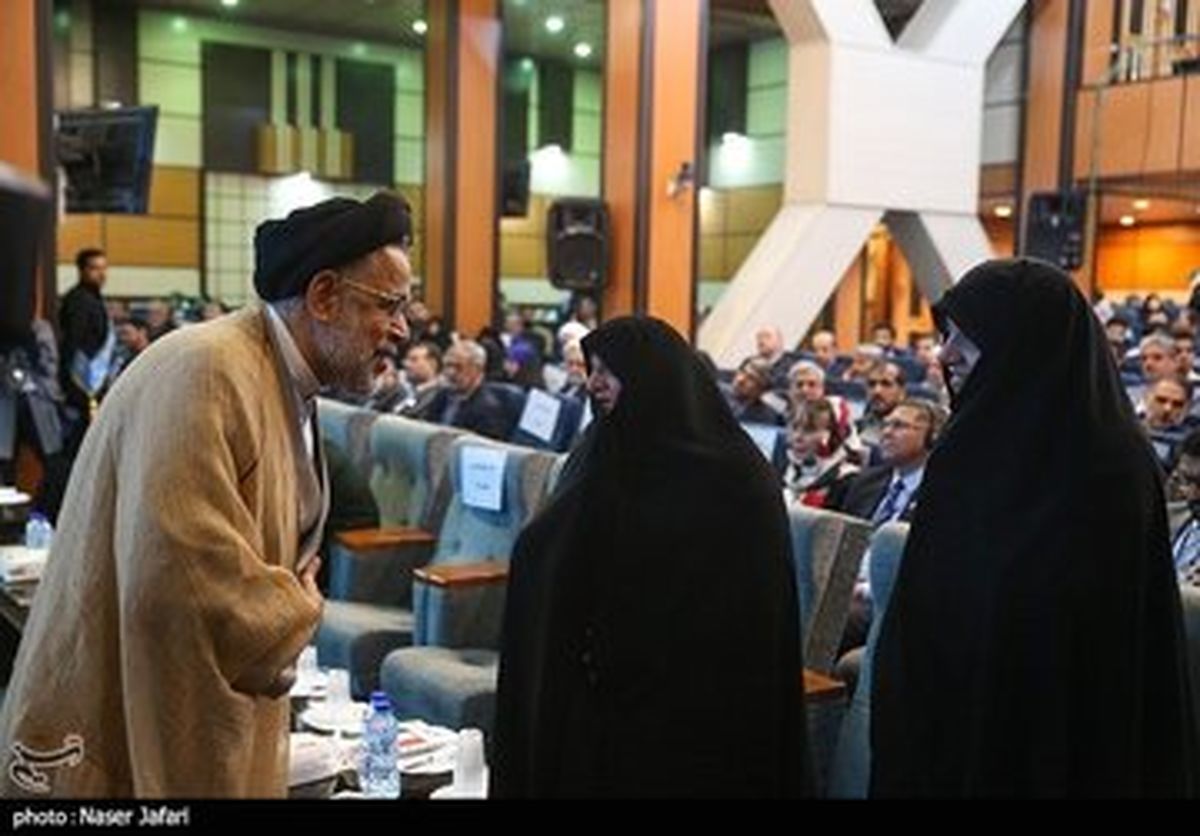 عکسی از هم نشینی وزیر روحانی با سردار بلندپایه سپاه در یک مراسم رسمی