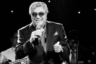 اکبر گلپا (اکبر گلپایگانی )خواننده پیشکسوت کشور ساعاتی پیش درگذشت.