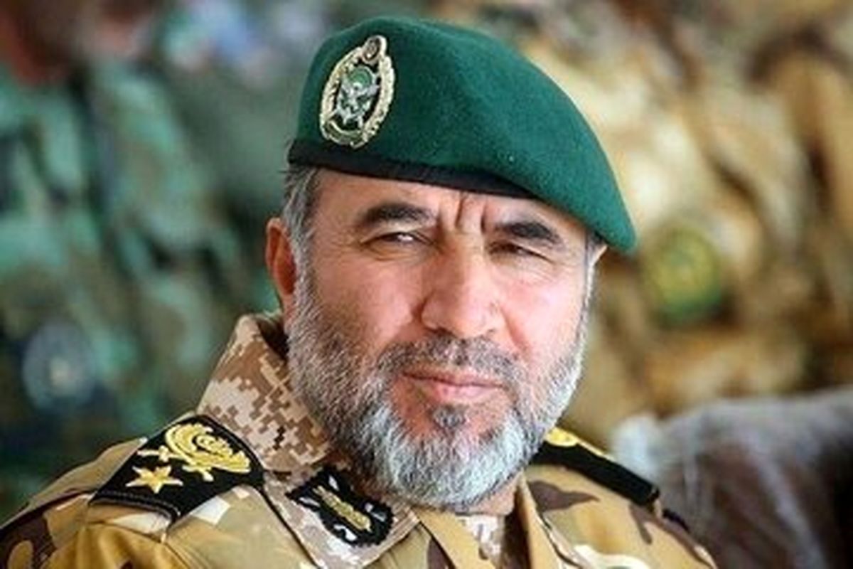 خبر فرمانده ارشد ارتش درباره رونمایی از موشکهای دورزن و نقطهزن