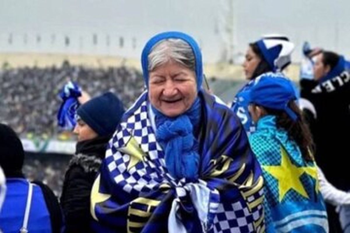 عکس| مادربزرگ استقلال مهمان نکونام و پسران