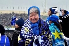 عکس| مادربزرگ استقلال مهمان نکونام و پسران