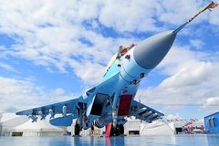 این میگ انبار مهمات جنگی است!/ عکس