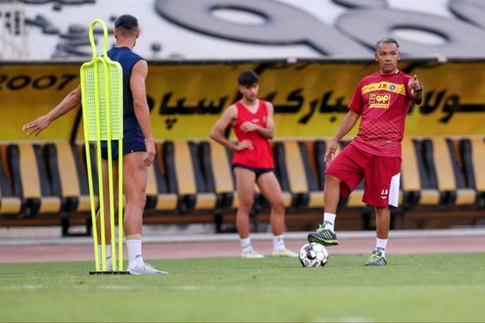 مورایس با یک تیر چند نشان می‌زند