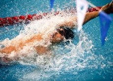 شناگر اصفهانی در باکو به آب می‌زند