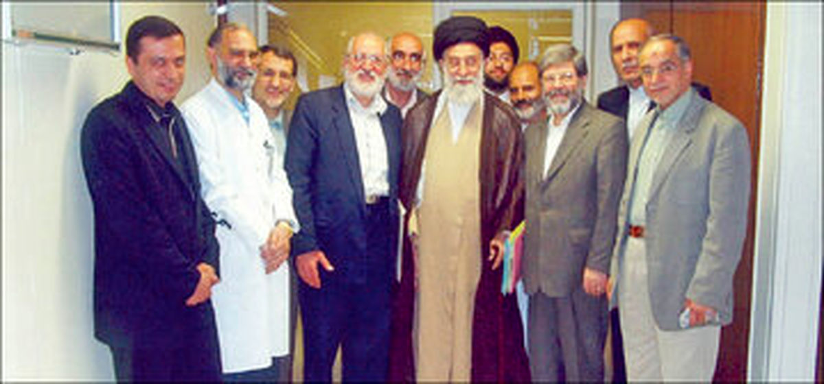 رهبر انقلاب رژیم غذایی خاصی دارند؟ /ماجرای عمل جراحی رهبری بدون بیهوشی عمومی /ایشان دیگر به کوه نمی روند اما در خانه پیاده روی می کنند