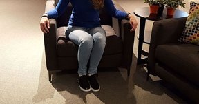 شکل نشستن ما چه نکاتی را درباره شخصیت ما آشکار می کند؟