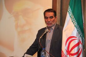 معنای اقتصاد مقاومتی دست به زانو گرفتن است