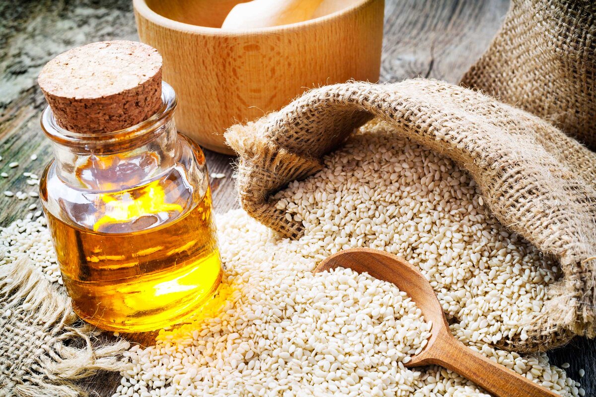 خواص روغن کنجد برای ابرو و مژه