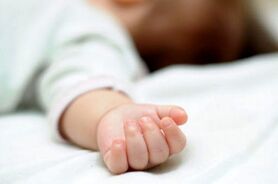 نجات نوزاد شش ماهه با ایست قلبی در اصفهان+ فیلم