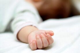 نجات نوزاد شش ماهه با ایست قلبی در اصفهان+ فیلم