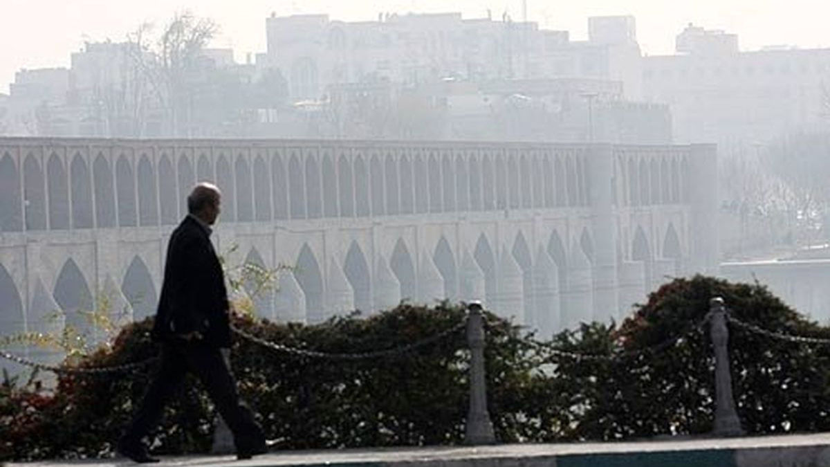 اصفهان در وضعیت بنفش؛ شاخص آلودگی از مرز ۲۰۰ گذشت / تداوم آموزش حضوری در روز بحرانی