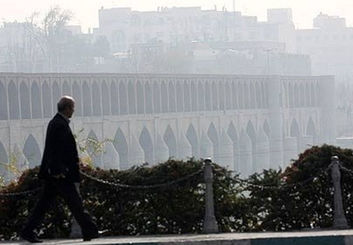 نفس اصفهان به شماره افتاد؛ اعلام وضعیت قرمز و شرایط خطرناک برای عموم در نصف‌جهان
