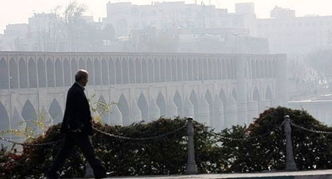 نفس اصفهان به شماره افتاد؛ اعلام وضعیت قرمز و شرایط خطرناک برای عموم در نصف‌جهان