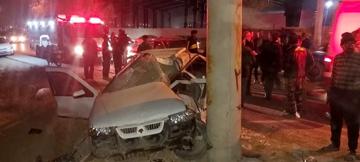 مرگ راننده خودروی سمند در پی برخورد با تیر چراغ برق 