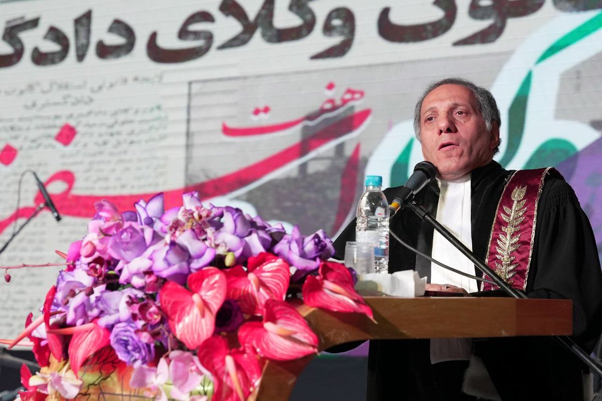 استقلال نهادهای صنفی یکی از ارکان اصلی دموکراسی در جامعه است
