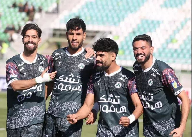 ذوب آهن مقابل فولاد گردو خاک به پا کرد