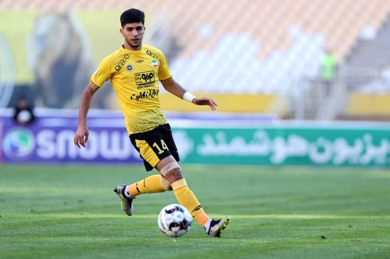 سمت راست سپاهان با آریا یوسفی بیمه است