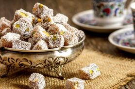 طرز تهیه راحت‌الحلقوم خانگی با نشاسته؛ ساده، خوشمزه و مجلسی