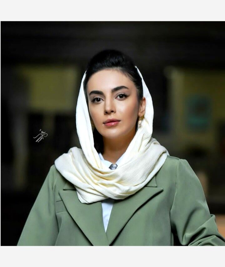 بیوگرافی مهشید جوادی بازیگر سریال شغال + عکس جدید