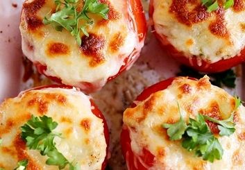 طرز تهیه دلمه گوجه فرنگی در فر + فوت و فن خوشمزه‌تر شدن
