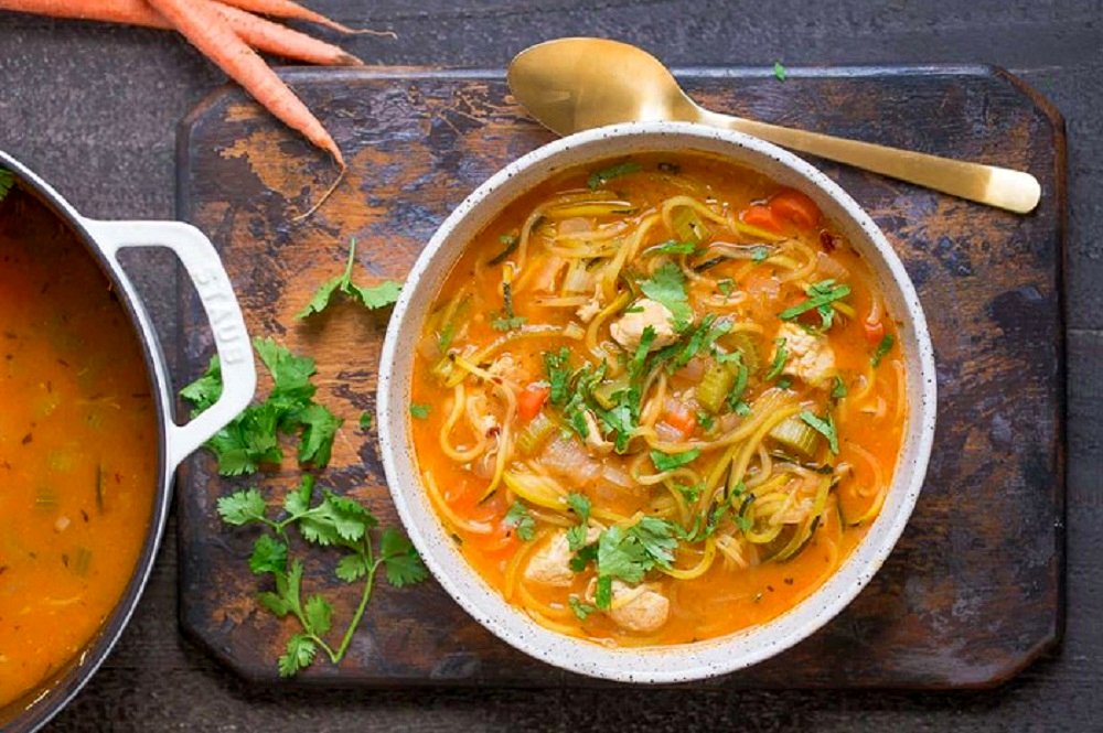 طرز تهیه سوپ رشته فرنگی با مرغ به روش خوشمزه