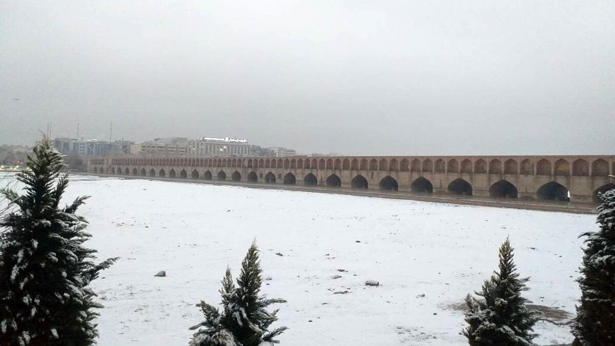 پایان آلودگی با طعم یخبندان؛ سامانه «برف و کولاک» از شامگاه جمعه اصفهان را فرا می‌گیرد