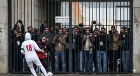 تصویر فوتبال زنان پشت قاب بسته