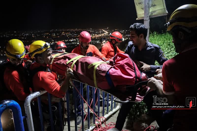 فوت مرد 55 ساله در پی سقوط از کوه صفه+عکس و فیلم