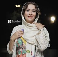 بیوگرافی کامل ساغر عزیزی | از فرح پهلوی تا مهمان کشی با عکس
