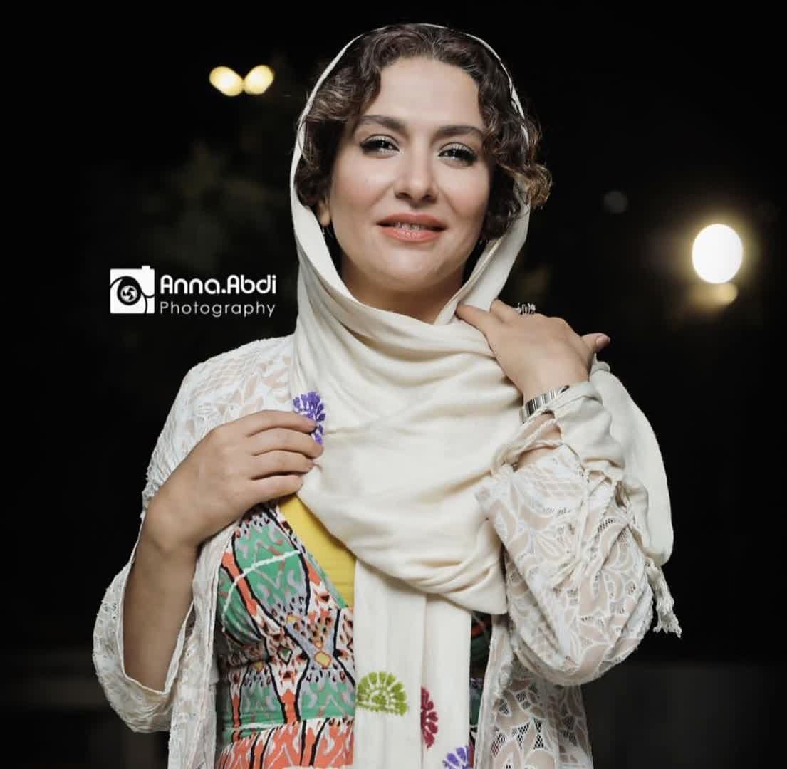 بیوگرافی کامل ساغر عزیزی | از فرح پهلوی تا مهمان کشی با عکس