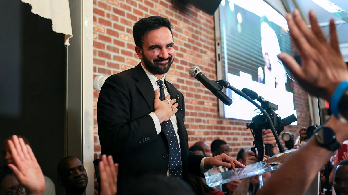 مسلمان ۳۳ ساله، قلب سرمایه‌داری را فتح کرد! زهران ممدانی چگونه با وعده «افزایش مالیات»، قدرت را از سرمایه‌داران ربود؟