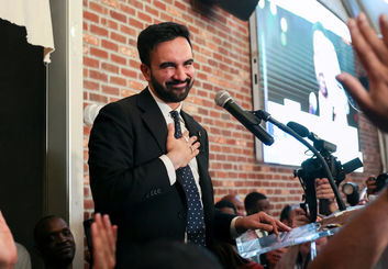 مسلمان ۳۳ ساله، قلب سرمایه‌داری را فتح کرد! زهران ممدانی چگونه با وعده «افزایش مالیات»، قدرت را از سرمایه‌داران ربود؟