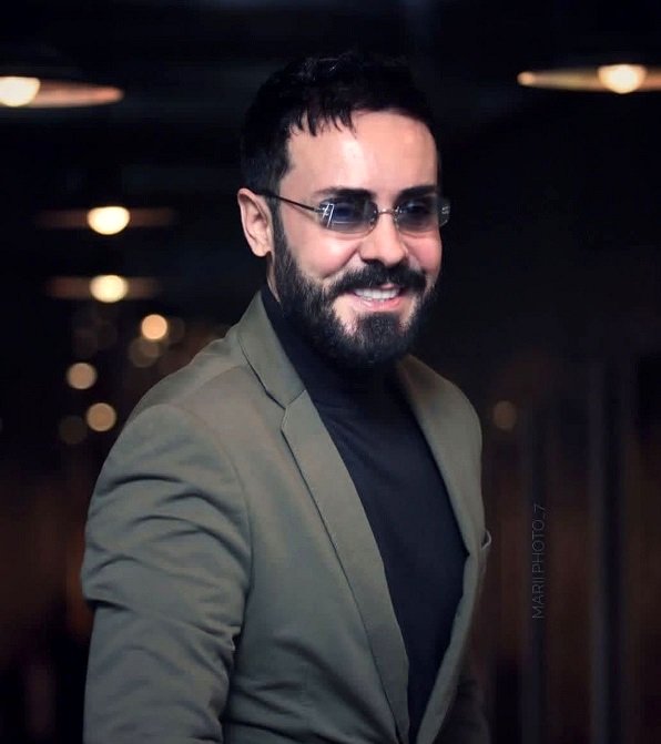 بیوگرافی کاوه سماک باشی بازیگر و همسرش با عکس