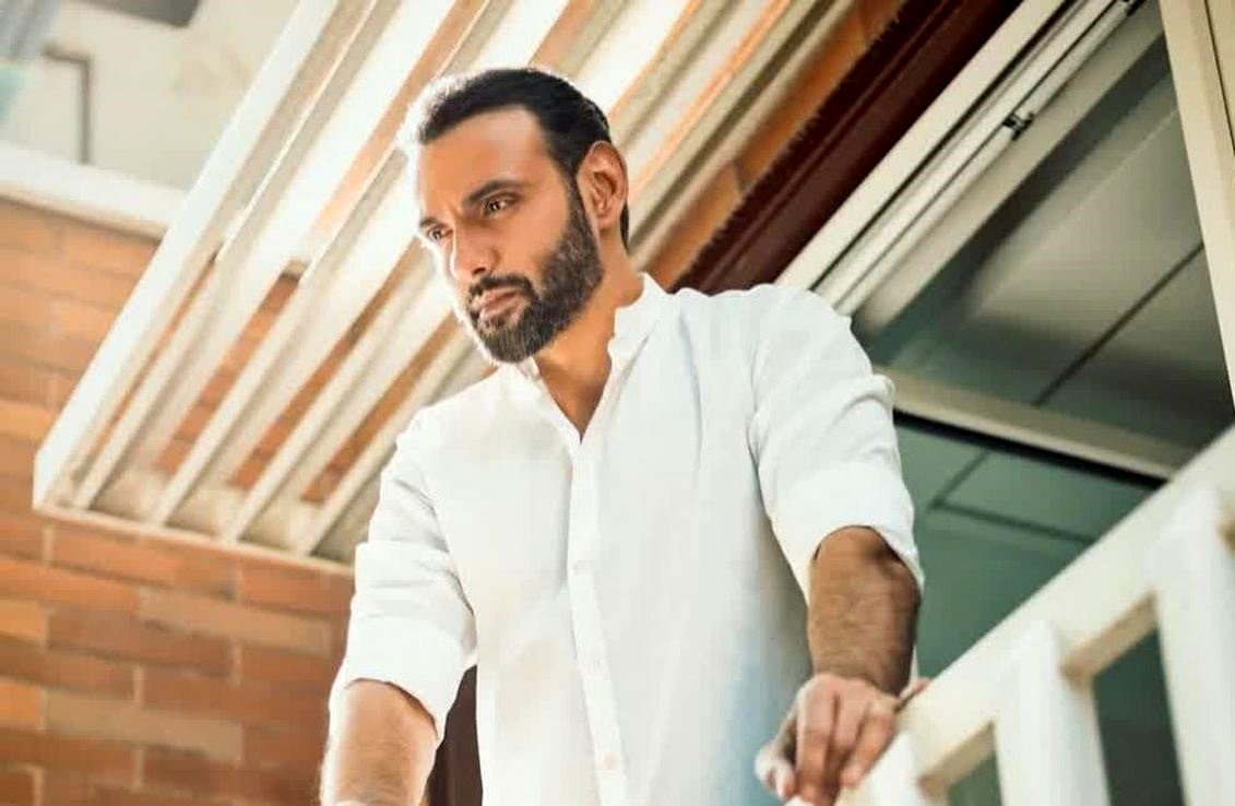 بیوگرافی امیر علی دانایی بازیگر نقش دکتر بهاروند در سریال ذهن زیبا