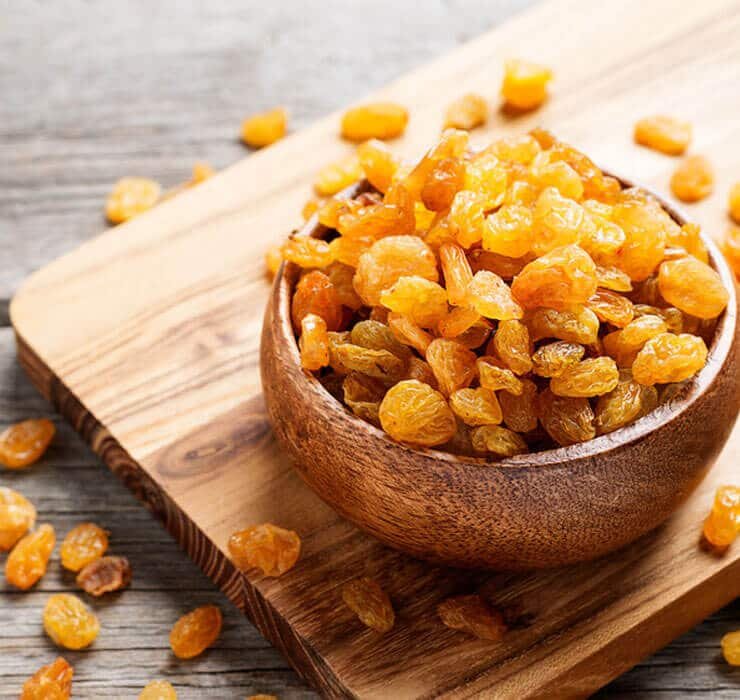 خواص شگفت‌انگیز کشمش برای سلامت بدن و پوست + مضرات آن
