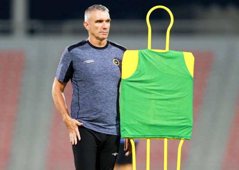 کارترون با سپاهان در تنگنای زمین و زمان